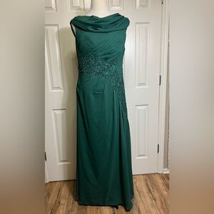 JJ’sHouse Green Formal Gown Cowl Neckline Lace Appliqué with Sequin Sz 16W